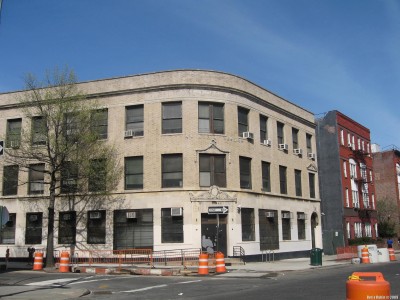 Здание бывшей «Rubel Coal & Ice Corp» на Waverly Avenue