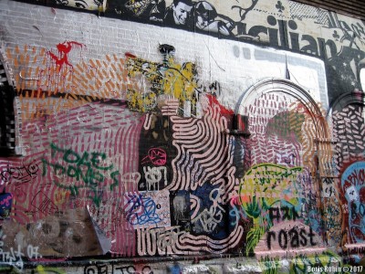Граффити на стенах Candie Building