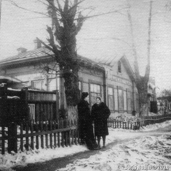 Улица в Новосибирске ранней весной