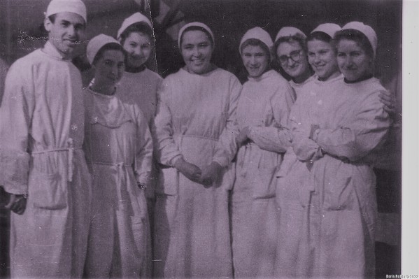 Киргизский мединститут, наша группа с преподавателем,1961