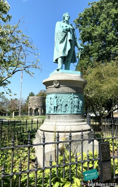 Памятник адмиралу Мэтью Перри